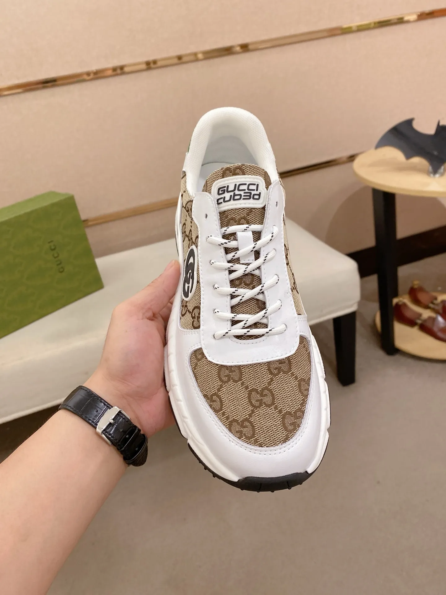 Men's men's shoes 442💰🇮🇹🇮🇹GUCCI🔍🔍new models are on sale at the same time at the counter. The uppers are made of top-grain cowhide imported from Italy. Fully imported genuine leather lining 💪💪, completely 1⃣️ to 1⃣️ replica 🇮🇹💪💪, ⚠ sole: original sole provided by the original factory, exclusive movable molded sole super comfortable, ⚠ original factory follow-up, 🔍🔍 high quality, you can go in and out of the counter at will, welcome to compare⚠. Code number: 38-44. Can be customized 45-46